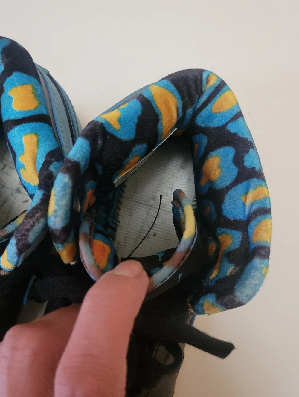Rare Jordan High-Top Sneakers in Teal & Black with Patterned Lining‎ 6Y